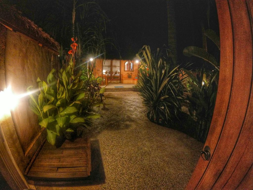 Santan Gili Cottages กีลีตราวางัน ภายนอก รูปภาพ